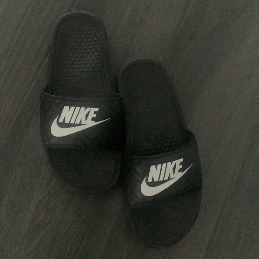 Black nike slides
